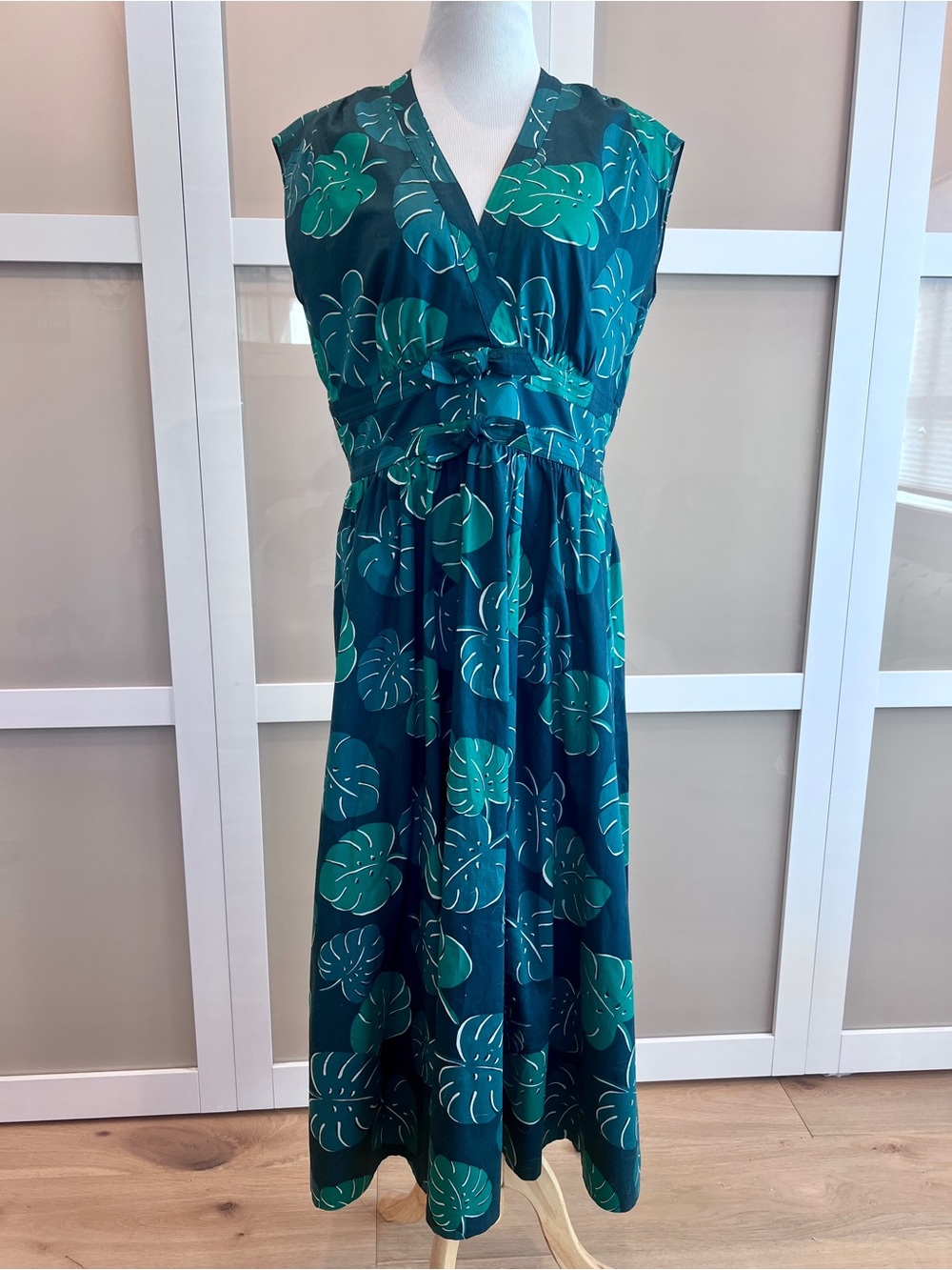 Women’s Teal Leaf-Print V-Neck Dress